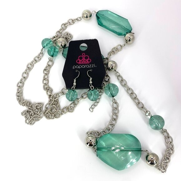 Paparazzi Silver Tone Necklace & Earring Set With Green Faux Gems NWT - Picture 1 of 3
